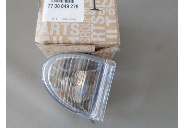 Накладка фари противотуманной лівої Renault Safrane, 7700849278